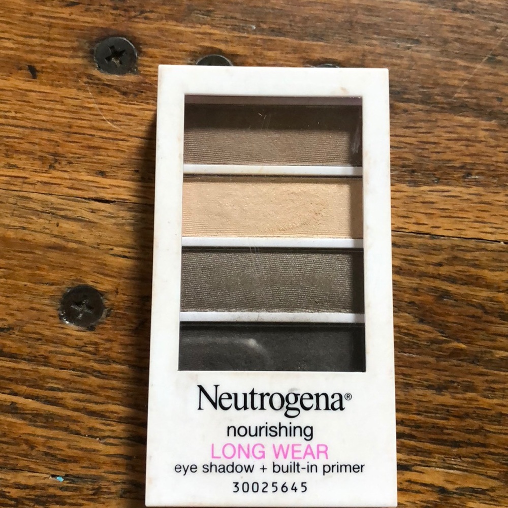 Eye shadow palette